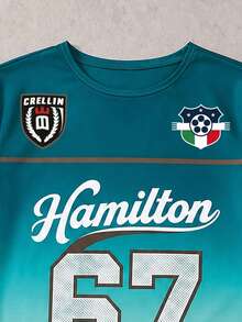 两件套幼儿男童渐变蓝到薄荷绿短袖T恤，印有“Hamilton”字样和银色“67”数字，搭配同款短裤，适合春夏穿着。 - 彩色 - 查看 6