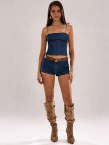 SHEIN BAE Bộ đồ denim 2 mảnh, gồm áo sơ mi ngắn tay cổ bẻ màu chàm phối cùng quần short cạp thấp có thắt lưng, phù hợp cho các dịp trang trọng, sinh nhật, phong cách retro thập niên 90, gợi cảm, phong cách miền Tây, đi chơi, thời trang, thường ngày, phong cách Y2K, hộp đêm, các cô gái sành điệu, tiệc cocktail, denim thô, vintage, kỳ nghỉ, lễ hội nhạc đồng quê, kỳ nghỉ xuân, buổi hòa nhạc, bữa ăn sáng muộn, sân bay, trang phục mùa hè cho nữ, trang phục xã giao cho nữ, bộ đồ thường ngày cho nữ và bộ đồ hai mảnh quần short. Phong cách đồng quê nữ, bộ đồ hai mảnh lễ Phục sinh, bộ đồ hai mảnh dự tiệc, bộ đồ denim hai mảnh cho nữ, trang phục mùa hè cho nữ, bộ đồ hai mảnh thường ngày cho nữ, trang phục rodeo cho nữ bằng denim. - Rửa trung bình - Xem 3