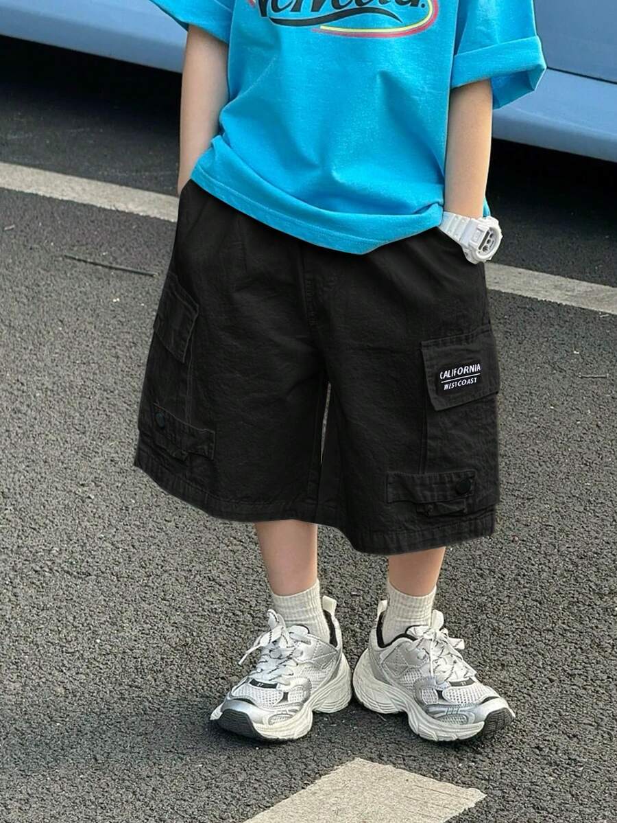 SHEIN Little Byeori 1件装男童休闲时尚帅气百搭舒适宽松工装短裤,适合春夏穿着,适合日常穿着、运动、郊游、上学、聚会、节日、演出和摄影等场合。 - 黑色 - 查看 1