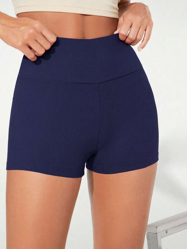 SHEIN BASICS Quần short nữ mùa hè cạp cao, dáng ôm, màu trơn.