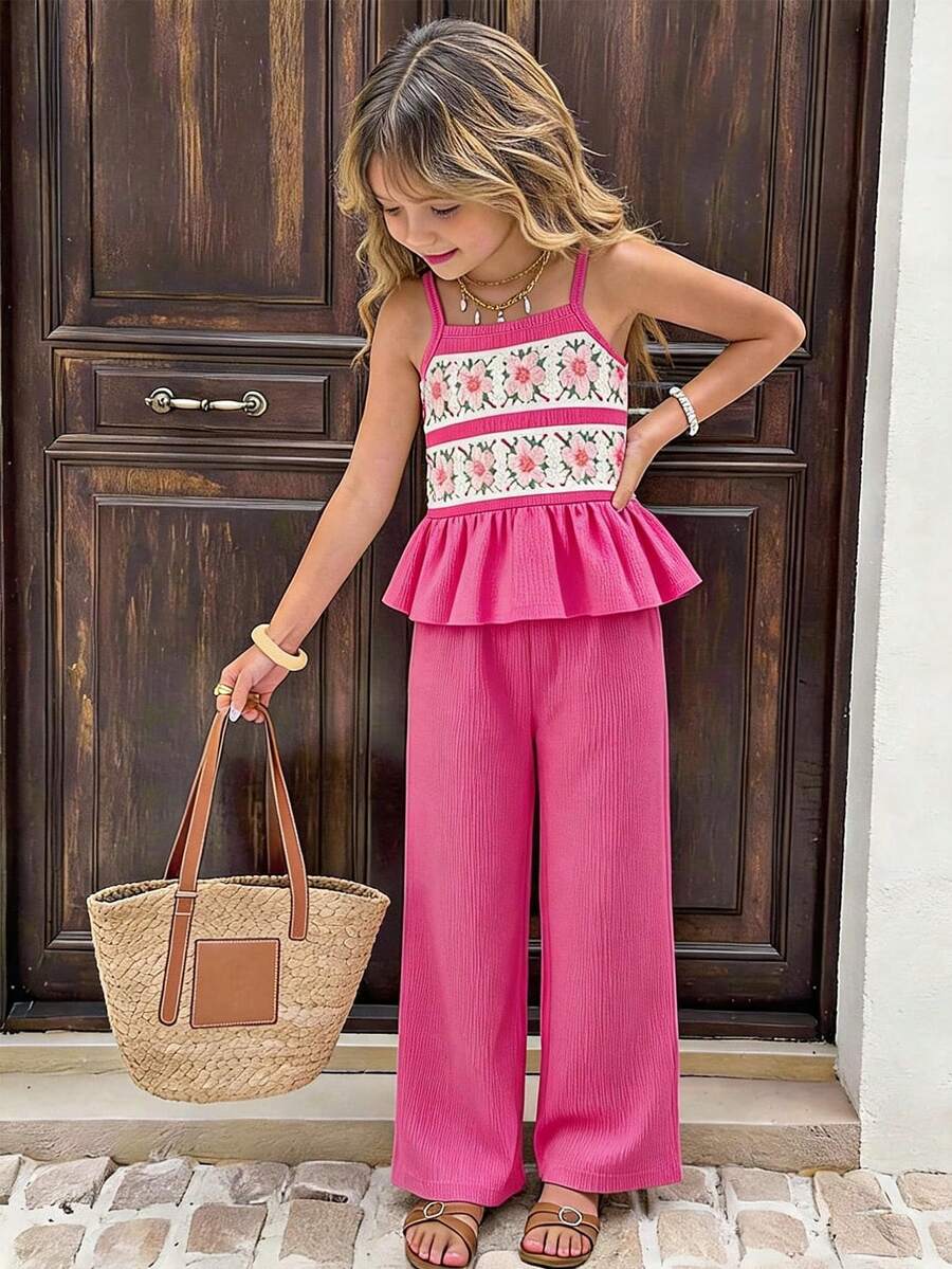 SHEIN Vintaside Kids 女童休闲时尚度假吊带无袖露脐钩针草莓蕾丝边吊带背心搭配松紧腰宽松纹理面料阔腿裤套装 - 粉色 - 查看 1