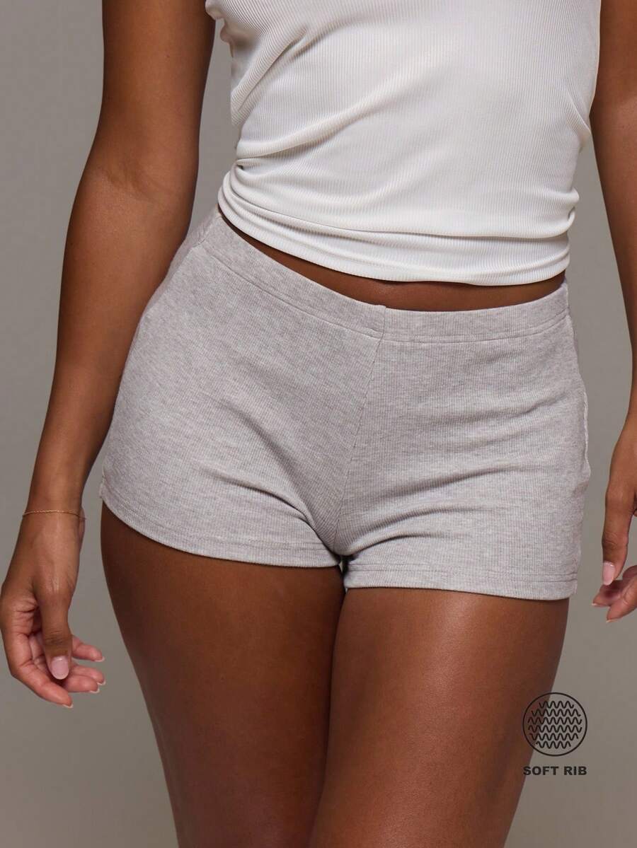 MUSERA ESSENTIALS Quần short siêu ngắn ôm sát, cạp chun, chất liệu gân sọc, kiểu dáng dễ thương, thích hợp mặc hàng ngày, gợi cảm, là item không thể thiếu cho mùa xuân hè. - Màu Xám nhạt - Xem 1