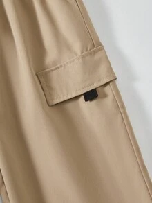SHEIN Mirajuku Bộ đồ thường ngày 2 món cho bé trai: áo thun ngắn tay đen in họa tiết và quần cargo màu be, thích hợp cho mùa xuân/hè. - Màu Khaki - Xem 5