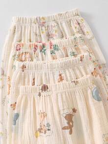 Bộ đồ ngủ cotton 4 món cho bé gái, thiết kế cổ áo cổ điển, viền tương phản và các họa tiết ngộ nghĩnh như hoa, gấu, nơ, dâu tây, thỏ, hộp quà bất ngờ với nhiều họa tiết khác nhau. - Nhiều màu - Xem 3