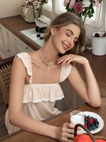 Snug Reverie Áo ngủ nữ dáng rộng, lệch vai, phối ren xếp nếp lãng mạn. - Màu be - Xem 4