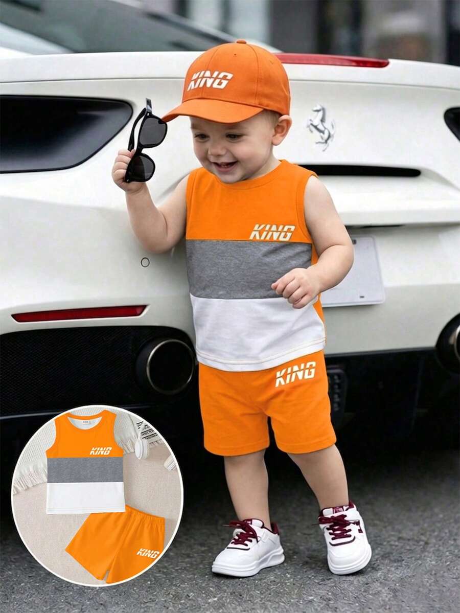 SHEIN Playful Pals Bộ đồ thời trang đường phố cổ điển cho bé trai, gồm áo tank top in họa tiết kẻ sọc phối màu "KING" và quần short in chữ, thích hợp cho các hoạt động mùa hè. - Nhiều màu - Xem 1