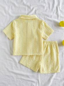 Conjunto de camisa casual de manga corta con cuello para bebé niño en verano, emparejada con pantalones cortos casuales versátiles, adecuado para viajes, vacaciones o paseos diarios de ocio - Amarillo - Ver 2