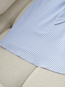 SHEIN Franclia Đầm sơ mi dài tay không tay kẻ sọc xanh dương, cổ bẻ, cài khuy nửa mở, trang trí hoa hồng kim loại, dây rút co giãn, thời trang mùa hè mới dành cho nữ. - Xanh và trắng - Xem 4