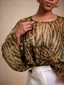 Vixey Áo liền thân tay bồng xếp ly bằng vải organza mỏng in họa tiết động vật - Nhiều màu - Xem 5