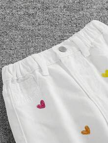 SHEIN 女嬰時尚休閒 Y2K 復古酷街頭可愛基礎簡約彩色愛心刺繡圖案白色寬鬆牛仔褲，適合日常穿著、春夏電音節慶與街頭穿搭 - 白色 - 查看 4