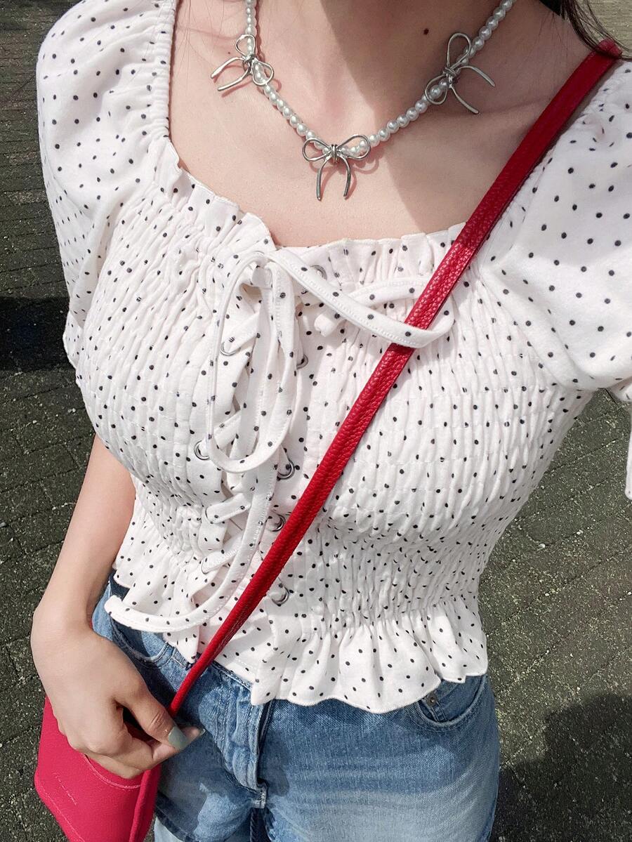 DAZY 女款黑白波點印花前綁帶抓皺休閒可愛T恤,度假夏季上衣 - 白色 - 查看 1