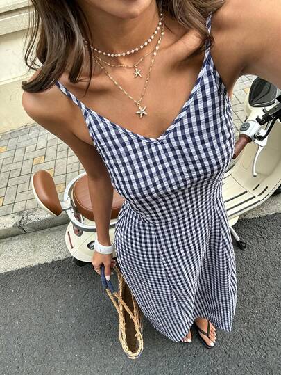 SHEIN Frenchy Đầm nữ lãng mạn họa tiết hoa nhí, dây mảnh, xẻ tà bên hông.