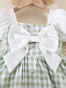 SHEIN Elladie kids 女童夏季新款绿白格纹蝴蝶结装饰连衣裙，法式方领泡泡袖设计，超大白色蝴蝶结和仿珍珠纽扣点缀，A字喇叭裙摆，柔软透气，复古乡村风，适合日常穿着、野餐、生日派对、拍照等各种场合，可爱又时尚，法式简约风，通勤穿搭，适合派对穿着，实用又时髦，充满海岛风情，适合海滩周末度假，是夏季的理想之选。 - 綠色 - 查看 9