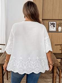 SHEIN CURVE+ Áo kiểu dáng rộng rãi, màu trơn, phối ren, cổ khoét, thích hợp cho mùa hè, dành cho người có vóc dáng mũm mĩm. - trắng - Xem 3