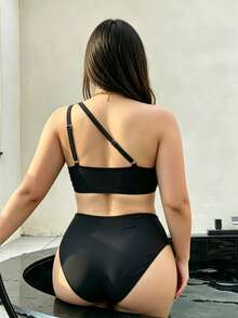SHEIN Swim 2026新款大尺碼女款海灘度假純色不對稱金屬裝飾掛脖上衣與不對稱金屬裝飾三角泳褲性感泳衣套裝 - 黑色 - 查看 2