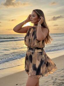 Auralis Váy mini nữ xuân/hè mới không tay cổ giả cao, họa tiết vẽ cọ tie dye, vải lưới nhún xếp tầng, hở lưng, phong cách Boho size lớn, phù hợp đi chơi, hẹn hò, trà chiều, du lịch, lễ hội âm nhạc - màu nâu - Xem 3