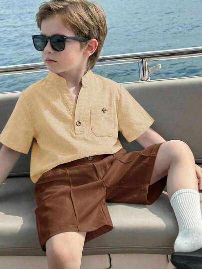 SHEIN LMoss Kids Bộ 2 món áo sơ mi ngắn tay cổ chữ V và quần short cho bé trai