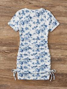 SHEIN Robe t-shirt à manches courtes ajustée pour filles pré-adolescentes, col rond, fleurs ditsy, volants sur les côtés, nœud décoratif. Robe imprimée en tricot côtelé - Blanc - Voir 2