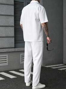 SLATEMANN 男士全白夏季休閒城市度假時尚街頭風極簡翻蓋口袋短袖襯衫與抽繩腰長褲套裝，儀式感 - 白色 - 查看 2