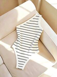 SHEIN Franclia Body asimétrico de hombro ajustado con estampado de rayas, adecuado para citas, fiestas, eventos casuales, vacaciones, romántico, ir al trabajo, verano - Blanco - Ver 2