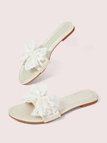 CUCCOO DOLLMOD Scarpe da donna in raso, per primavera ed estate, con decorazione in pizzo e fiocco, punta aperta, fondo piatto, stile dolce, ciabatte piatte beige. - Bianco sporco - Visualizzare 4
