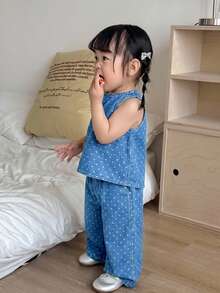 SHEIN 女婴可爱白色蝴蝶结图案蓝色牛仔背心和长裤套装，儿童女童春夏休闲度假乡村波西米亚风服装，儿童女童沙滩装，女童西部街头装，春假服装，锐舞派对牛仔套装，幼儿女童度假服装 - 藍色 - 查看 6