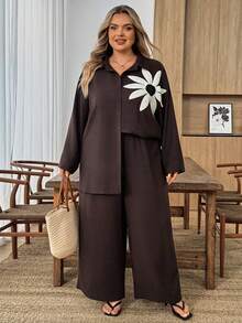 SHEIN CURVE+ 大码女式纹理宽松单排扣花卉钩编装饰长袖衬衫和休闲裤两件套 - 巧克力棕 - 查看 3
