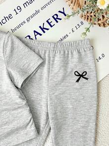 SHEIN 2件套女婴圆领蝴蝶结装饰T恤和松紧腰裤套装 - 灰色 - 查看 3