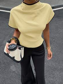 Blusa Elegante Casual de Oficina para Mujer, Color Beige con Ribete en Contraste, Cuello Drapeado, Manga Corta, Cintura Fruncida, Blusas Premium para Mujer, Verano 24EG - Amarillo claro - Ver 5