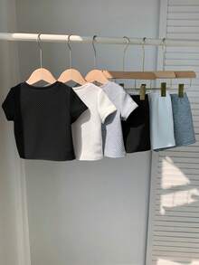 SHEIN 6件套男婴男女通用夏季休闲运动纹理面料T恤短裤套装，基础款多件套，幼儿男童运动服 - 彩色 - 查看 2