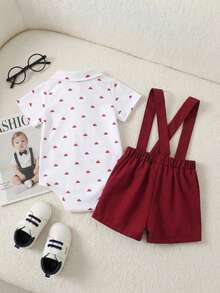 SHEIN Playful Pals Bộ áo liền thân cho bé trai kèm nơ, họa tiết tam giác trắng đen, tay ngắn, cổ áo sơ mi, kèm nơ đen, quần yếm ngắn màu xanh hải quân dễ thương cho bé trai, phong cách quý ông. - Màu Đỏ Sâu - Xem 2