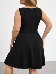 SHEIN CURVE+ 大码朋克风系带短裤和针织弹力紧身连衣裙 - 黑色 - 查看 8