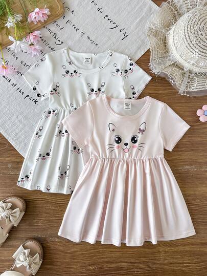 SHEIN Bộ váy chữ A tay ngắn in hình vịt và gà con dễ thương cho bé gái, gồm 2 món, thích hợp cho các hoạt động mùa xuân/hè, chụp ảnh hoặc mặc hàng ngày.
