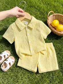 Conjunto de camisa casual de manga corta con cuello para bebé niño en verano, emparejada con pantalones cortos casuales versátiles, adecuado para viajes, vacaciones o paseos diarios de ocio - Amarillo - Ver 1