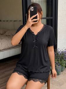 Dream Adore Set Pakaian Santai Musim Panas Wanita Ukuran Plus Warna Hitam, Set Pakaian Tidur Kasual Lengan Pendek dengan Hiasan Renda dan Pita, Kerah V, dan Rajutan Berkerut yang Serasi untuk Keluarga - Hitam - View 6