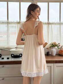 Snug Reverie Áo ngủ nữ dáng rộng, lệch vai, phối ren xếp nếp lãng mạn. - Màu be - Xem 2