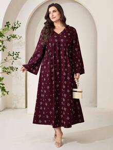 Al Najma Robe longue élégante à manches longues et col V avec imprimé floral grande taille - Rouge foncé - Voir 7