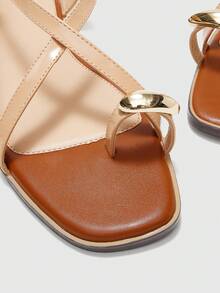 CUCCOO BIZCHIC Sandalias planas versátiles cómodas para el trabajo y el día a día, con diseño de correa de hebilla de unicolor y punta cuadrada para mujer - Albaricoque - Ver 4