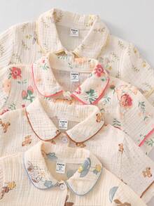 Bộ đồ ngủ cotton 4 món cho bé gái, thiết kế cổ áo cổ điển, viền tương phản và các họa tiết ngộ nghĩnh như hoa, gấu, nơ, dâu tây, thỏ, hộp quà bất ngờ với nhiều họa tiết khác nhau. - Nhiều màu - Xem 6