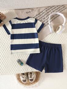 SHEIN Playful Pals 2件組男嬰套裝 卡通熊飾短袖上衣與短褲 羅紋面料 夏季海灘深藍色休閒可愛男嬰套裝 - 彩色 - 查看 2