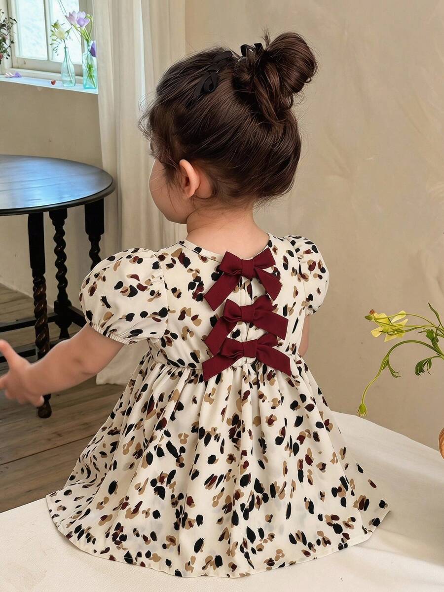 SHEIN 女婴可爱优雅花朵蝴蝶结宽松短袖连衣裙 - 彩色 - 查看 1