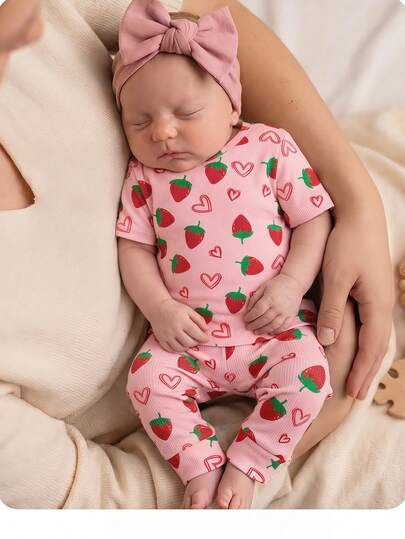 Baby Girl Strawberry Heart All-Over Print Short Sleeve T-Shirt And Leggings Pajama Set, Spring/Summer/Autumn