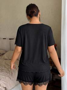 Dream Adore Set Pakaian Santai Musim Panas Wanita Ukuran Plus Warna Hitam, Set Pakaian Tidur Kasual Lengan Pendek dengan Hiasan Renda dan Pita, Kerah V, dan Rajutan Berkerut yang Serasi untuk Keluarga - Hitam - View 2