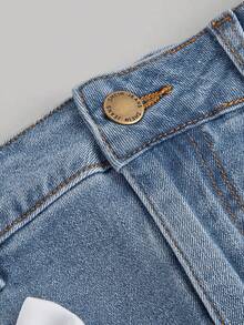 SHEIN MOD Rok Mini Denim Pas Badan dengan Hiasan Pita dan Kantong Miring Ukuran Plus - Biru - View 3