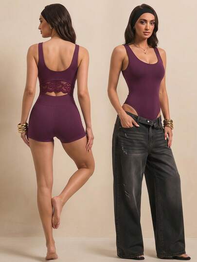 Silquee Bộ jumpsuit ôm dáng, màu trơn mới, cổ chữ U, không tay, khoét lỗ, phối ren.