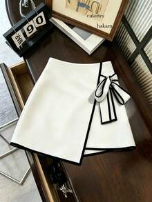SHEIN Franclia Minifalda elegante y minimalista de mujer con diseño asimétrico en contraste de color negro y blanco - Blanco y Negro - Ver 2
