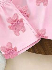 Bộ đồ thể thao thoải mái, thời trang, ngọt ngào, dễ thương, tối giản với họa tiết gấu bông và nơ cho bé gái, gồm áo thun ngắn tay và quần short, thích hợp mặc từ xuân sang hè, phù hợp cho hoạt động ngoài trời, màu hồng nhạt tươi mát cho mùa hè. - Nhiều màu - Xem 4