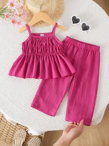 SHEIN Bộ váy áo yếm màu đỏ hồng cho bé gái mùa hè và quần ống đứng cạp chun, phong cách thời trang cá tính và nổi bật cho kỳ nghỉ của bé gái. Được làm từ vải dệt, dáng rộng và độ dày vừa phải. Thích hợp cho các kỳ nghỉ biển, chụp ảnh, dạo chơi và các ngày khiêu vũ. - Màu Hồng Tươi - Xem 1
