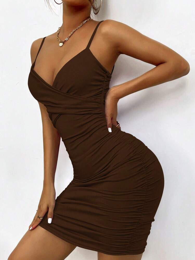 Chiquease Vestido de tirantes ajustado unicolor fruncido - Café integral - Añade 3