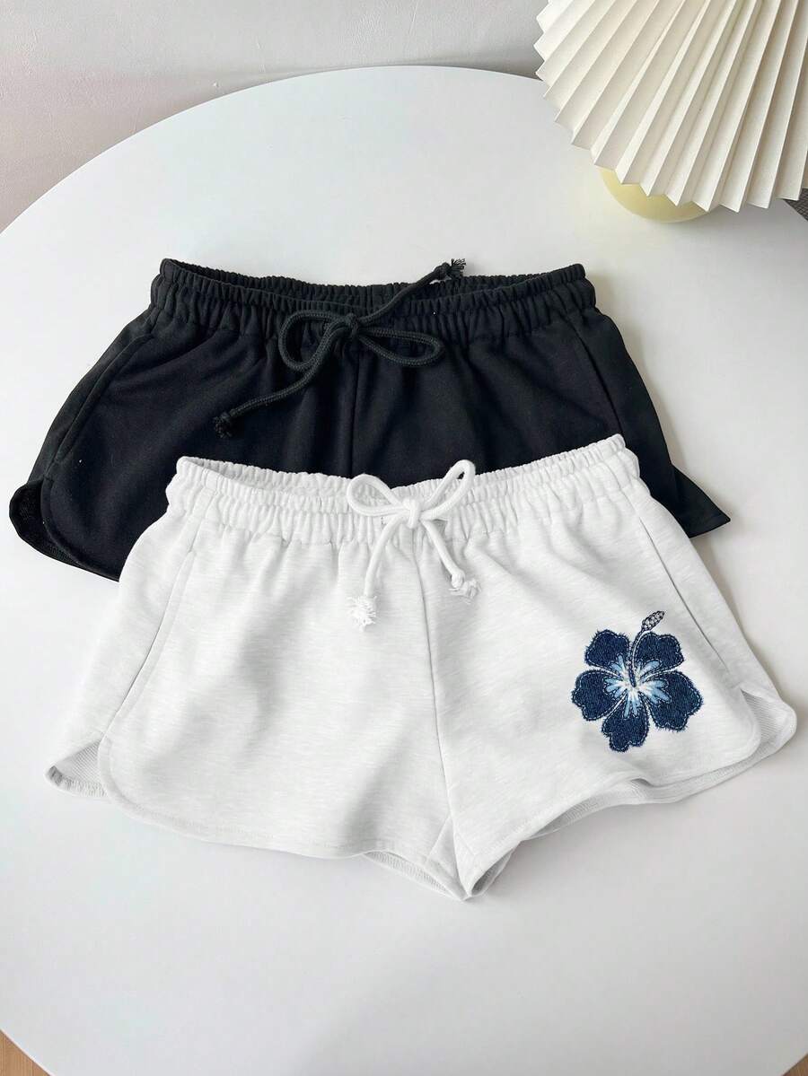 SHEIN Essnce 女款 2 件組抽繩彈性腰黑色與白色修身短褲套裝,休閒極簡運動街頭風,日常百搭派對聚會機場 Y2K,紋理感木槿花印花圖案,夏季女裝 - 彩色 - 查看 1